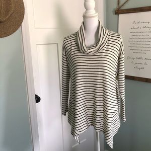 2/$30 🌶 b&w striped tunic NWT. Casual Couture